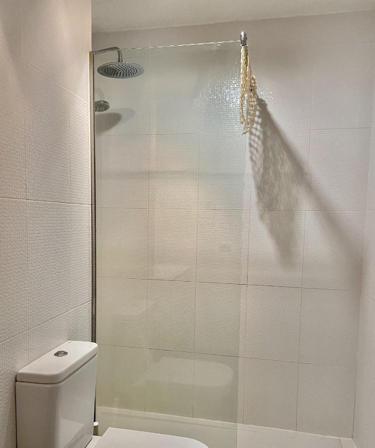 Victoria Court Modern 1 Bed Apartment Лос Кристианос Екстериор снимка