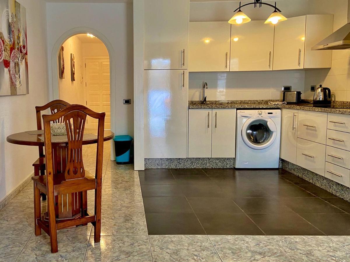 Victoria Court Modern 1 Bed Apartment Лос Кристианос Екстериор снимка