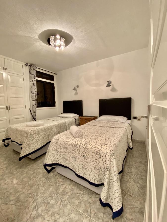 Victoria Court Modern 1 Bed Apartment Лос Кристианос Екстериор снимка